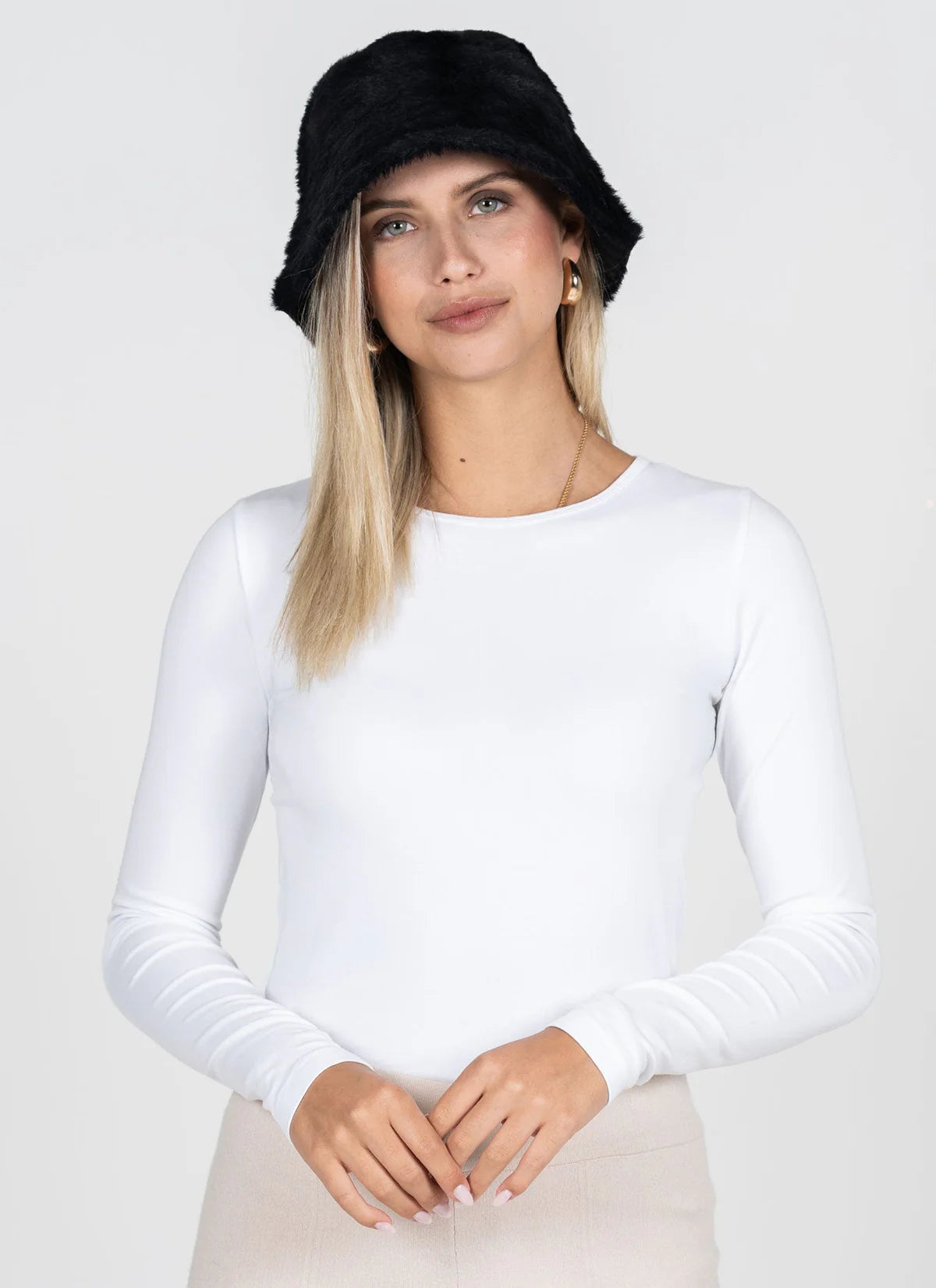 SOFT KNIT BUCKET HAT